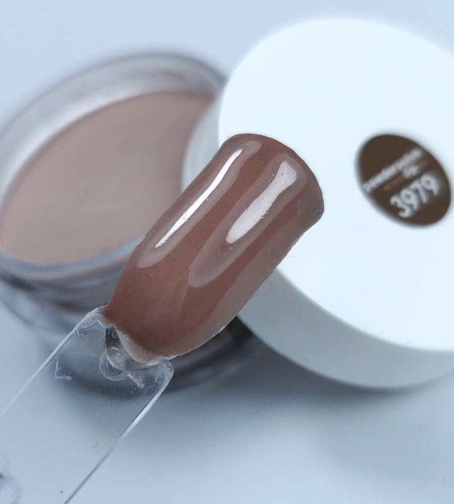 3979 CUCCIO Puder Tytanowy Semi Sweet On You 14g